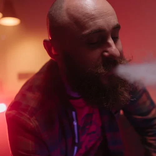 Nicotine Pouches vs. Vaping: Which Smoke-Free Alternative Works Best for Quitting Cigarettes?